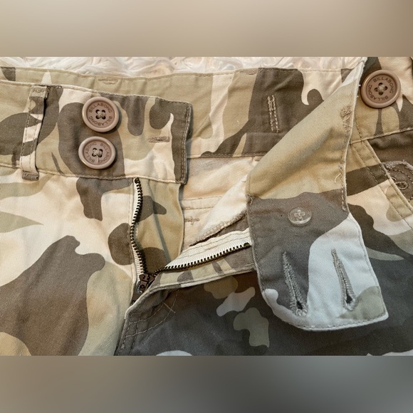 Billabong Camo Bermuda Shorts. Excellent Condition. 100% Cotton. Size S - Picture 3 of 7